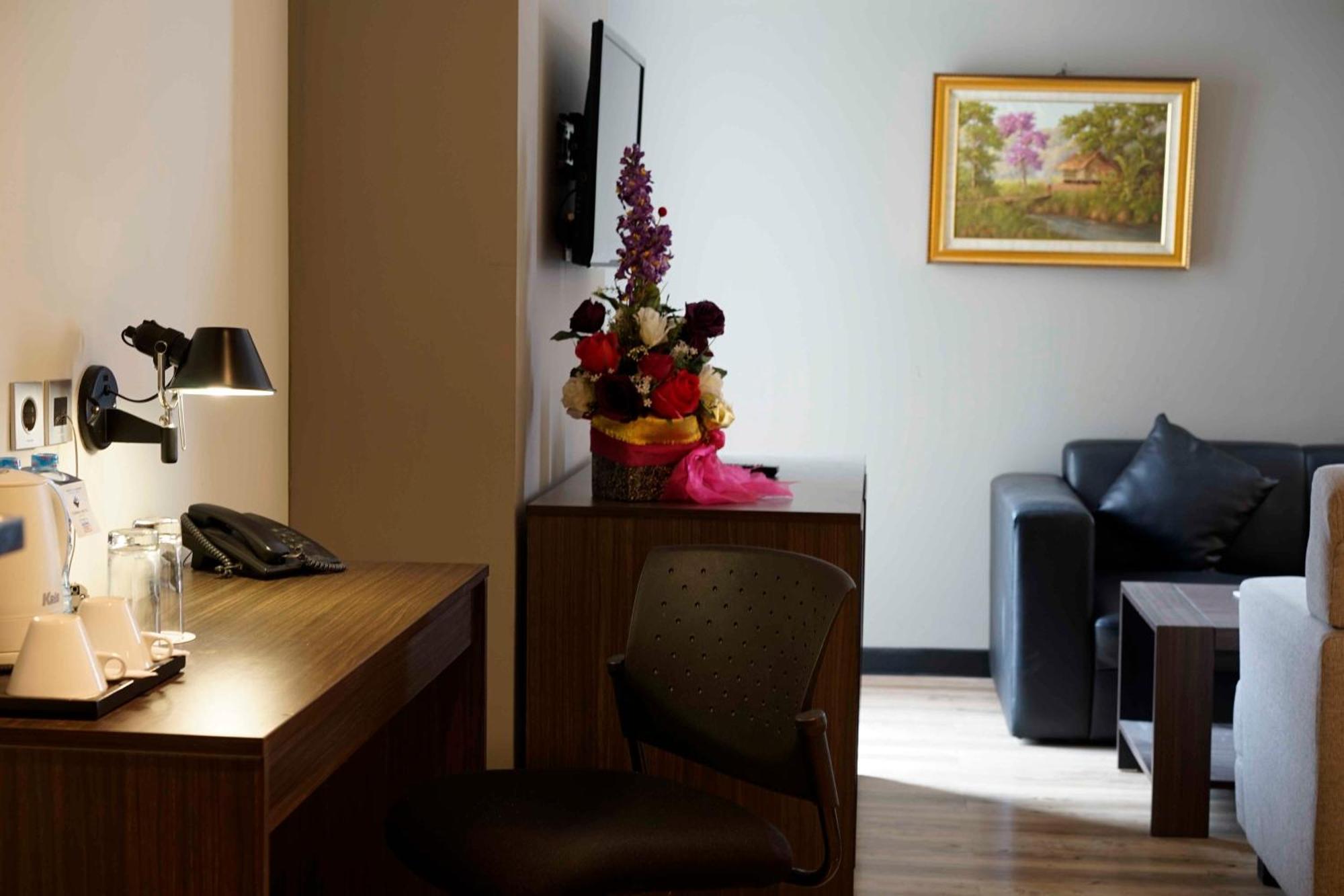בנדר למפונג Yunna Hotel Lampung מראה חיצוני תמונה