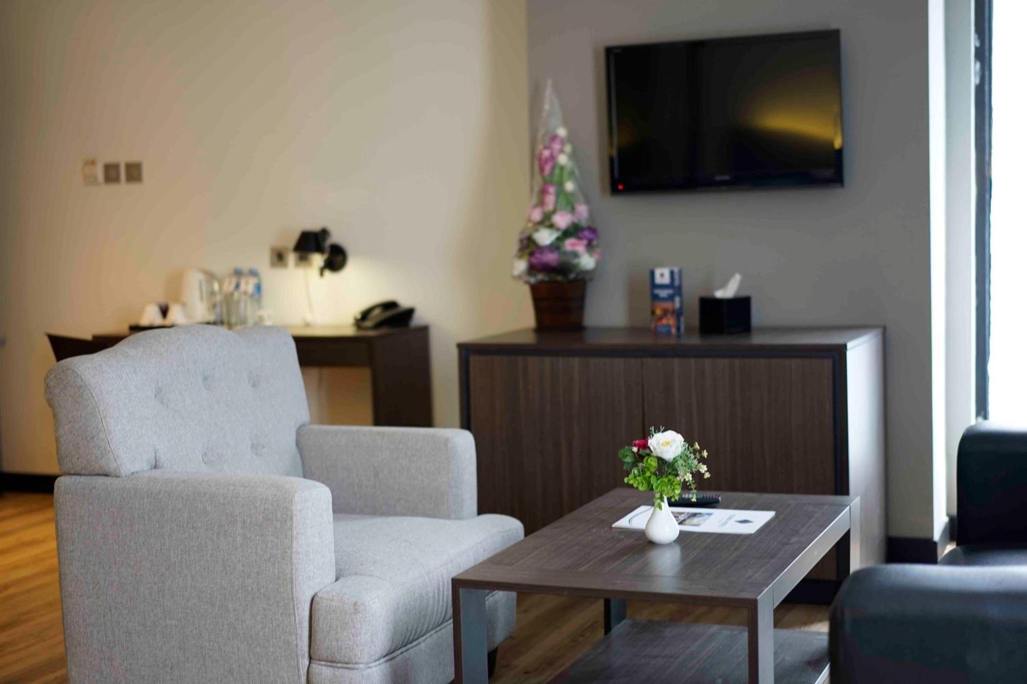 בנדר למפונג Yunna Hotel Lampung מראה חיצוני תמונה