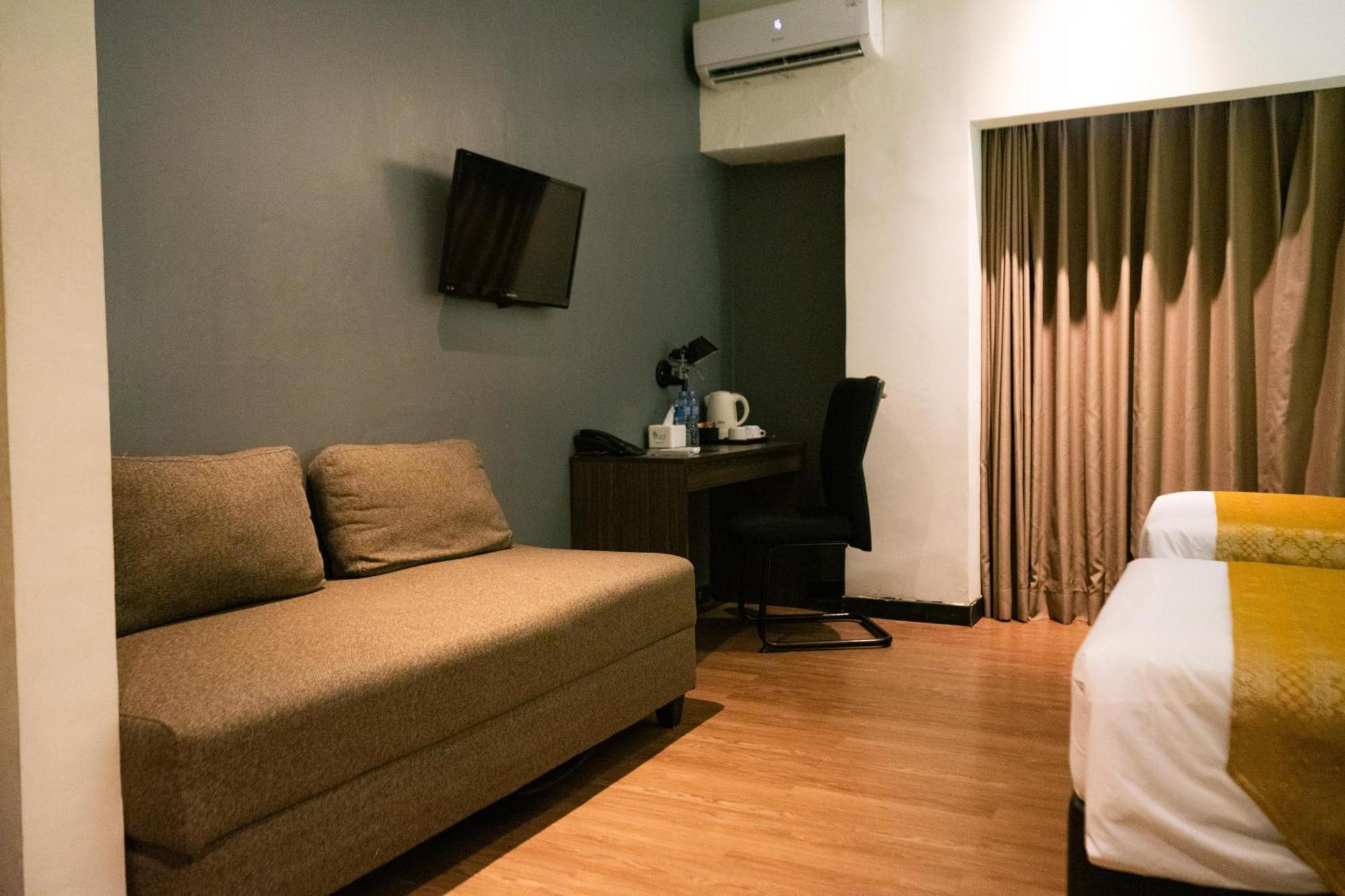 בנדר למפונג Yunna Hotel Lampung מראה חיצוני תמונה