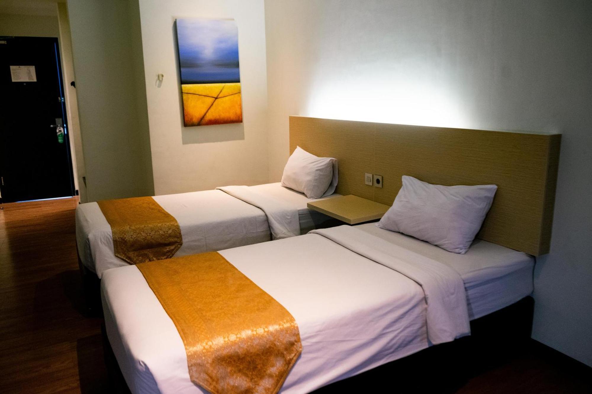 בנדר למפונג Yunna Hotel Lampung מראה חיצוני תמונה