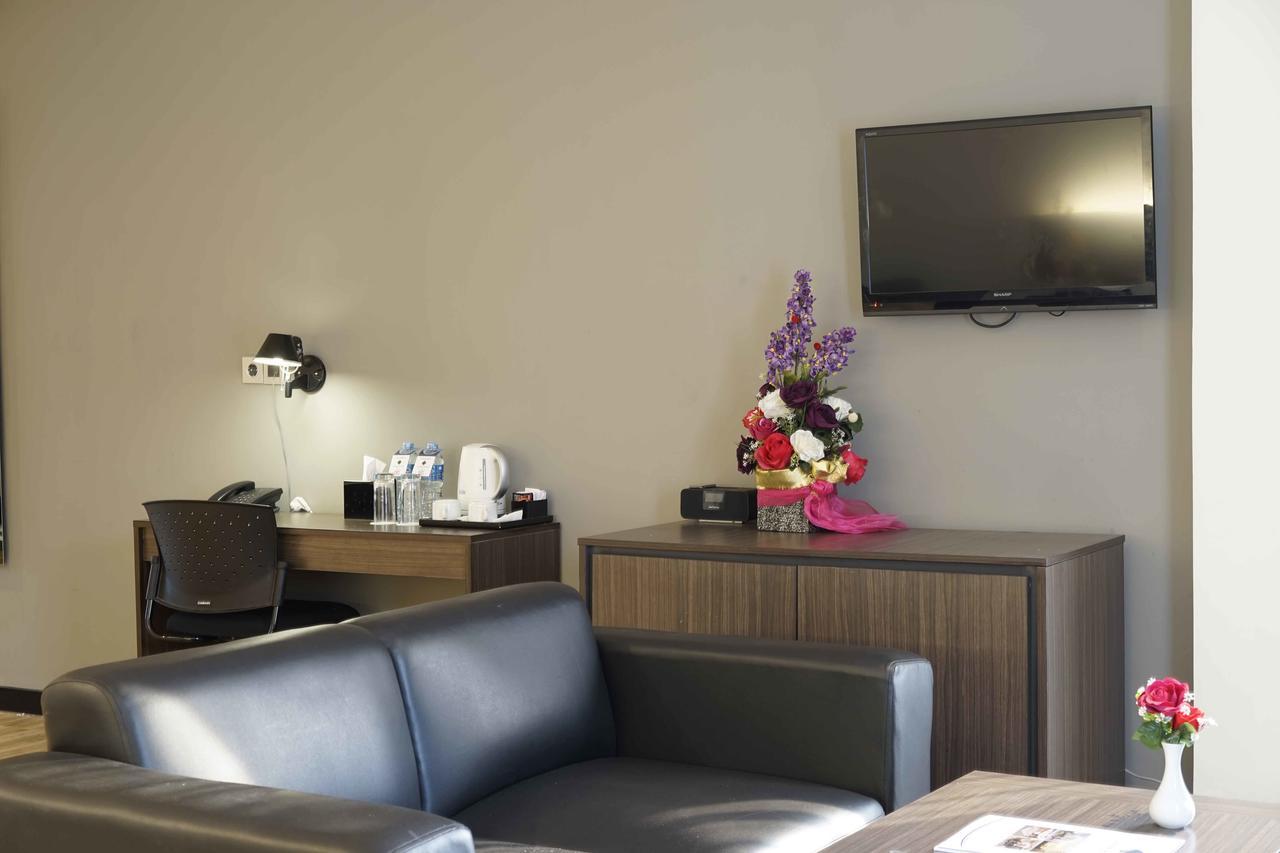 בנדר למפונג Yunna Hotel Lampung מראה חיצוני תמונה