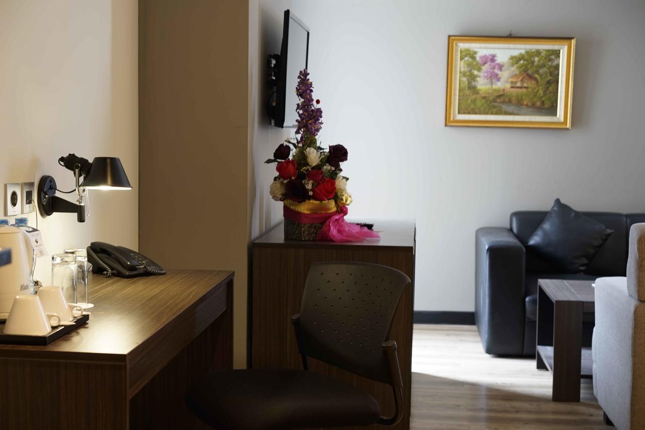 בנדר למפונג Yunna Hotel Lampung מראה חיצוני תמונה